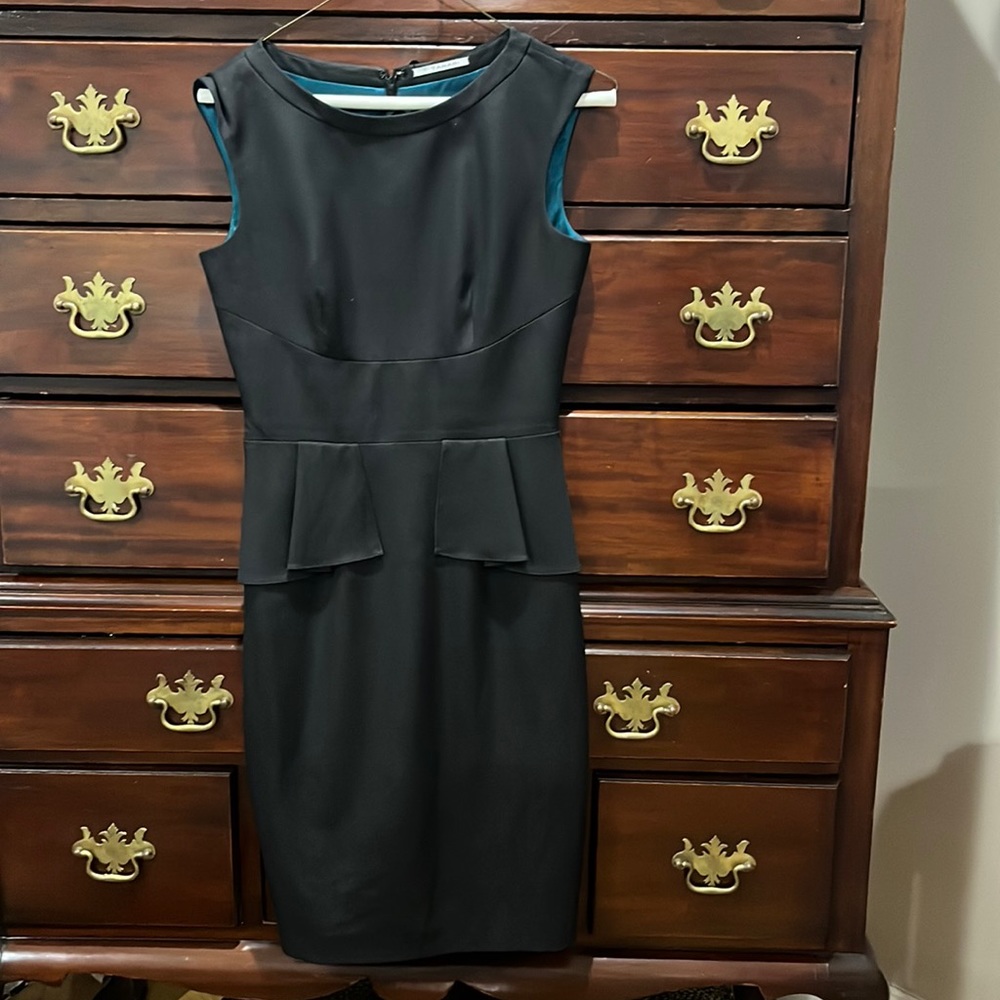 Tahari Peplum Sz 2  Dress Dark Charcoal Grey Zip back Detailed Seams Excellent
